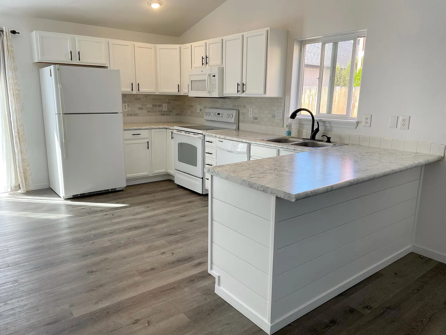 3 bed, 1148 sqft, $2,500 — Photo 2
