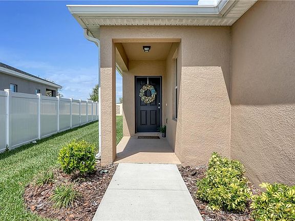 3rd image of 4611 Calumet Dr