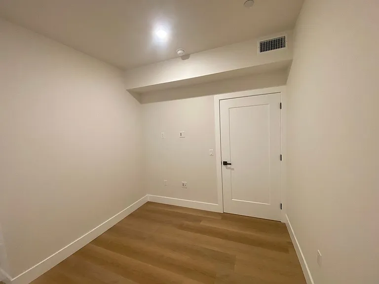 Pacific Heights II — Photo 28