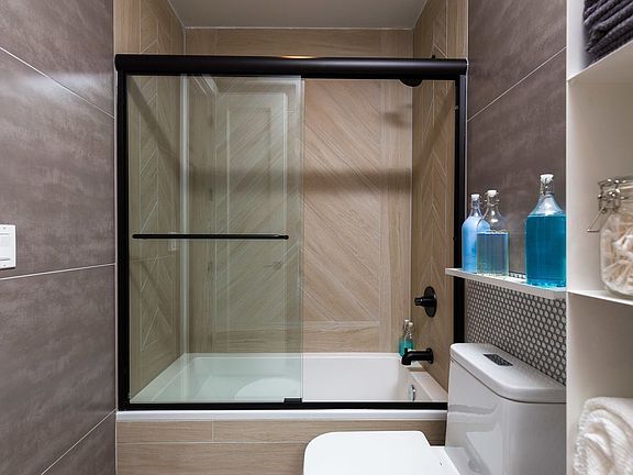 4th image of 31 Claver Pl #1R
