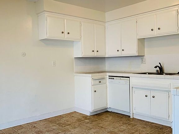 5th image of 824 S Myrtle Ave #5