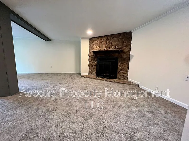 903 Valerie Ln — Photo 16