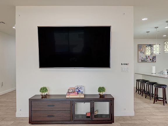 Bright and spacious living room