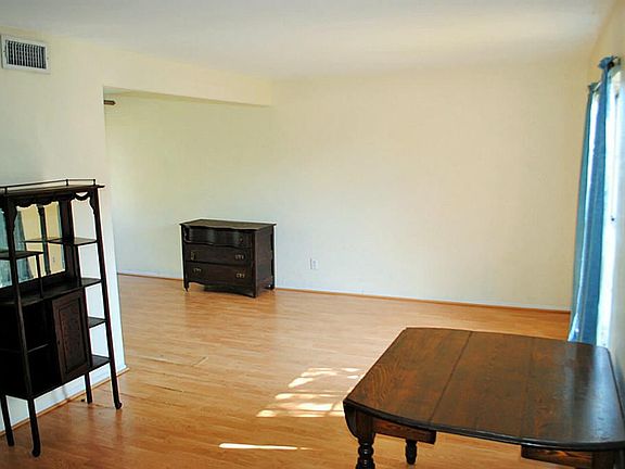 3rd image of 603 Hillside Dr