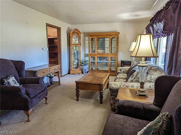 3rd image of 8590 Chesterton Dr