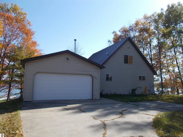 780 N Lakeview Dr, Hale, MI 48739