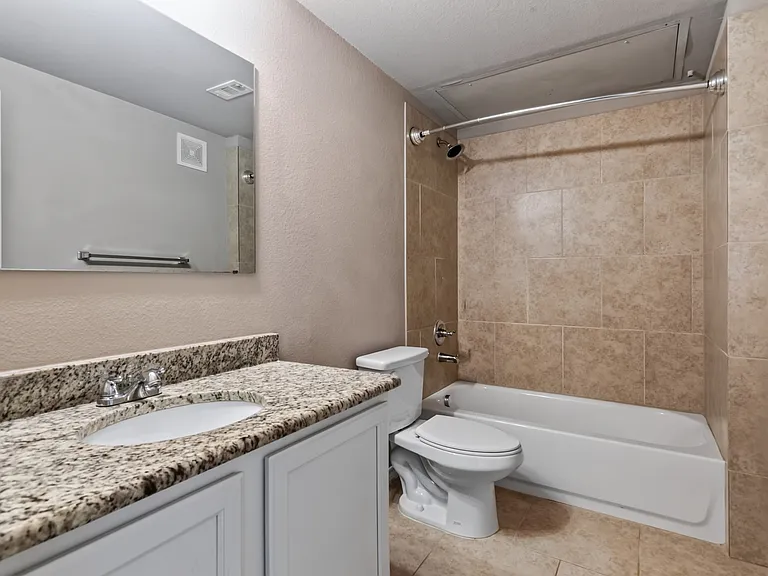 516 E Hazelwood St #A — Photo 25