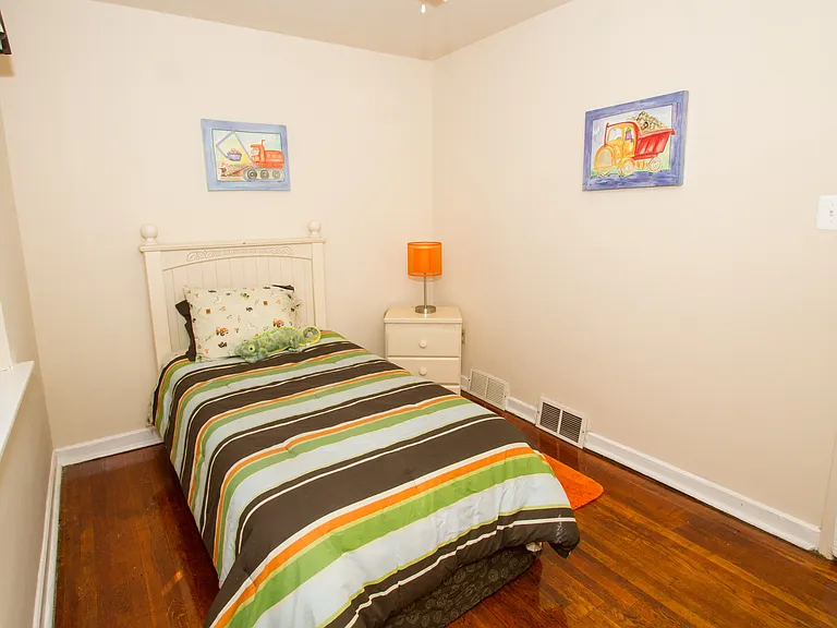 Washington Park Apartments — Photo 15