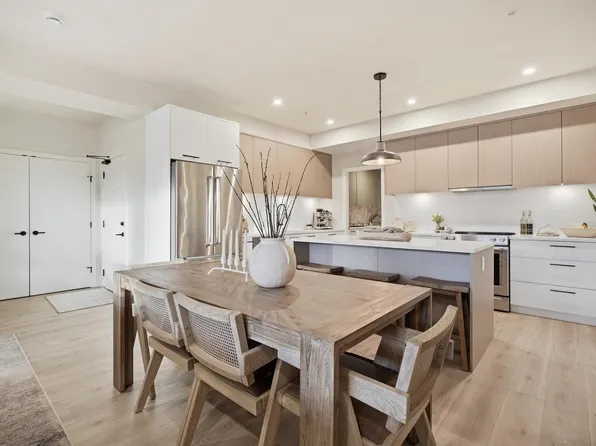 2635 King George Blvd #338, Surrey, BC V4P 0H7