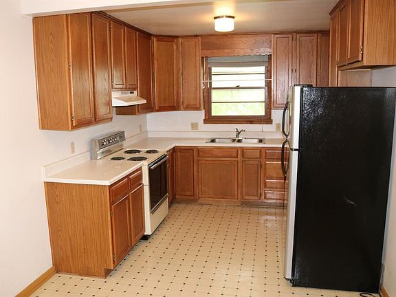 3rd image of 815 S 46th St #815