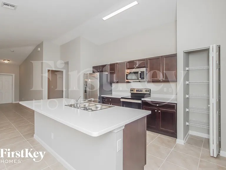 811 Andrew St SE — Photo 6