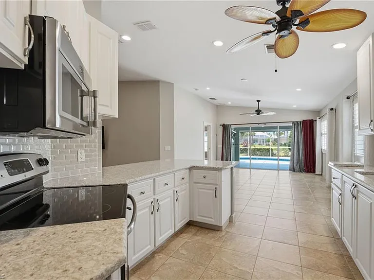 28207 Islet Trl — Photo 11