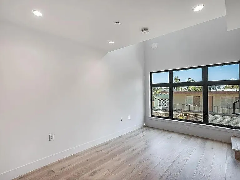 2747 San Pablo Ave #209 — Photo 8