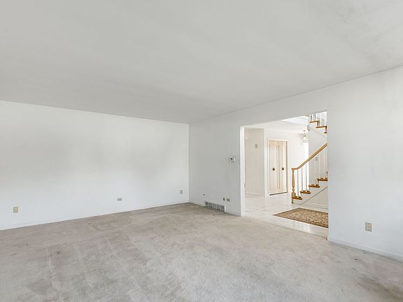5th image of 7241 N Lowell Ave
