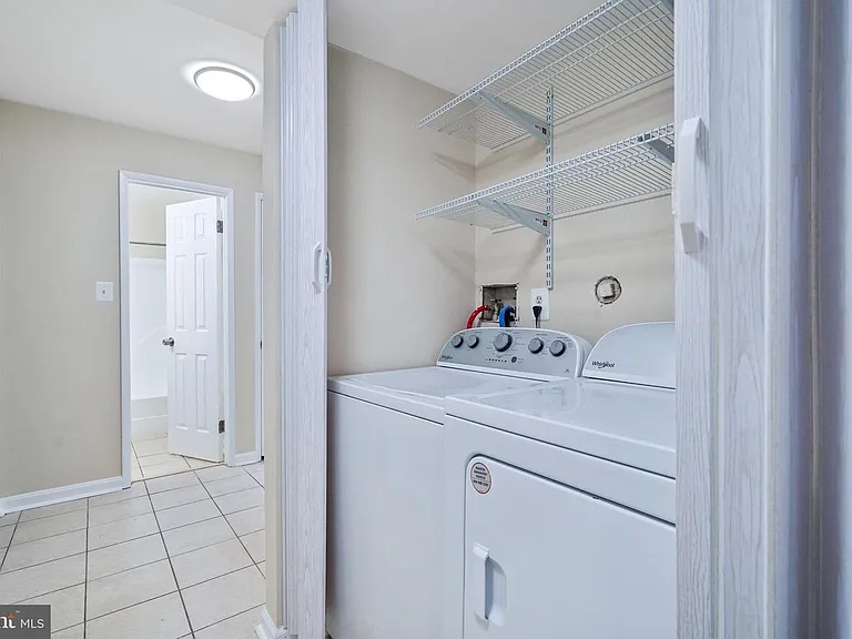 In unit laundry with full size washer/dryer!