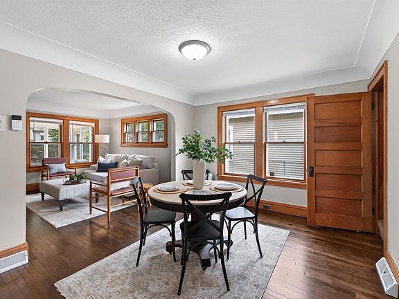 5th image of 3643 Queen Ave N