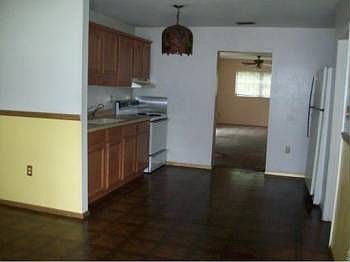 4th image of 9903 N Elmer St