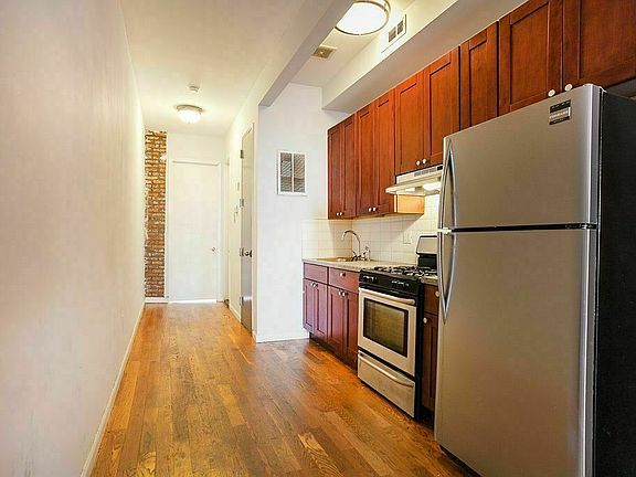 3rd image of 213 Wyckoff Ave #2B