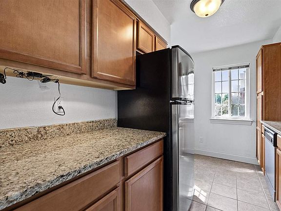 4th image of 100 Grandview Ct APT 115