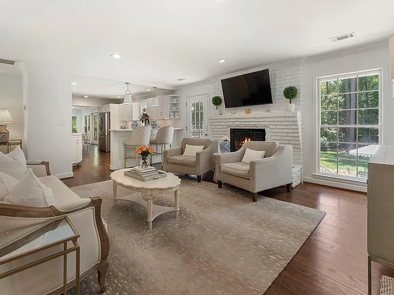 4770 Chatworth Ct — Photo 11