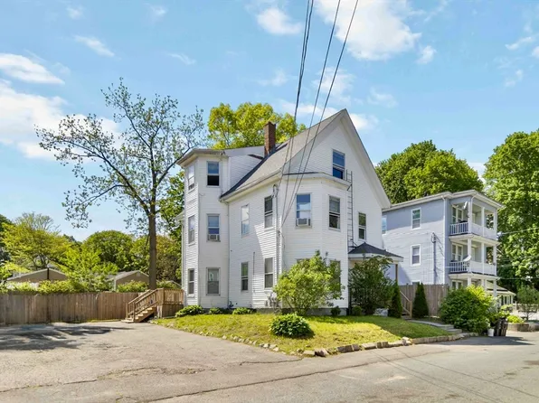 12 Connecticut Pl, Brockton, MA 02301