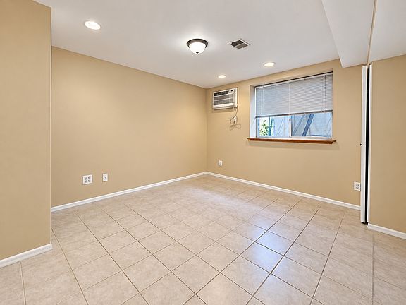 5th image of 59 Boulder St Floor Basement