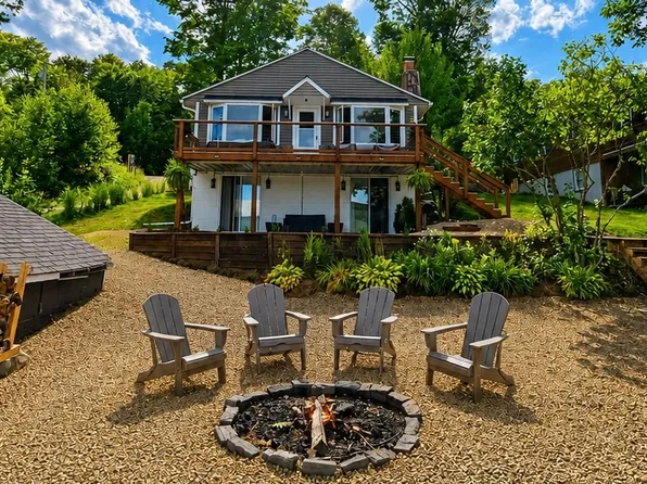 432 Lake Rd, Chateaugay, NY 12920
