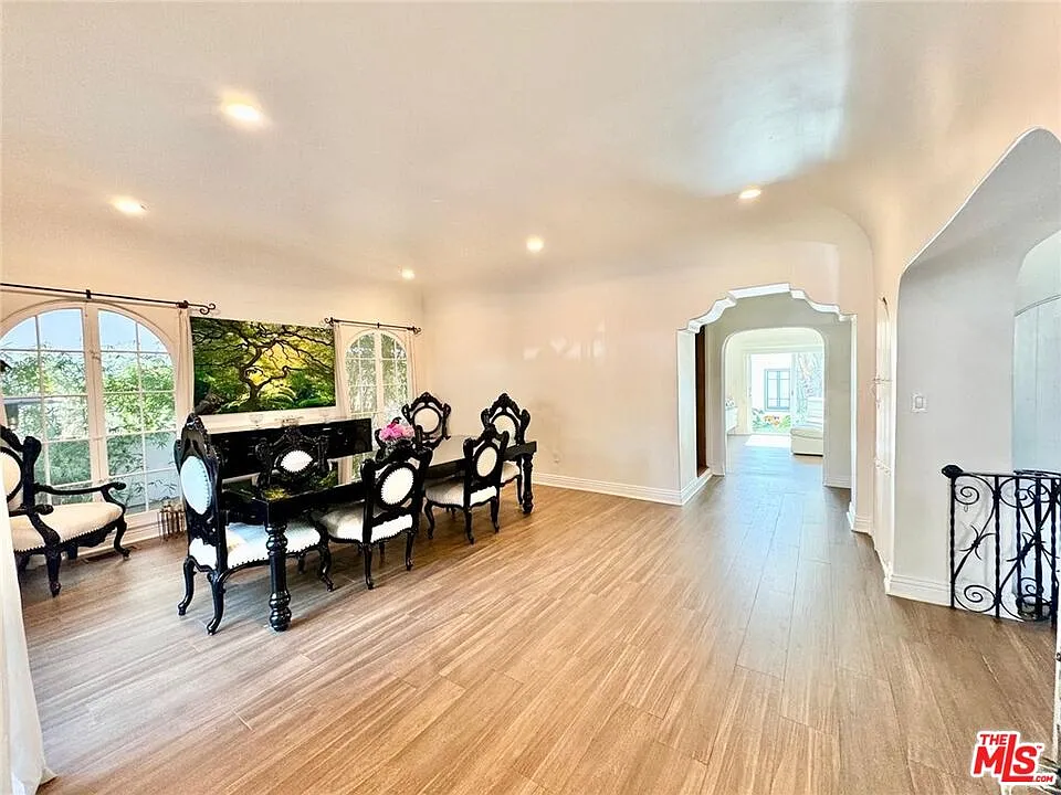6 bed, 6.5 bath, 4500 sqft, $15,500 — Photo 4