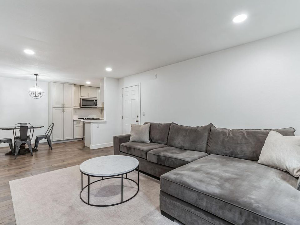1st image of 1080 Yarwood Ct