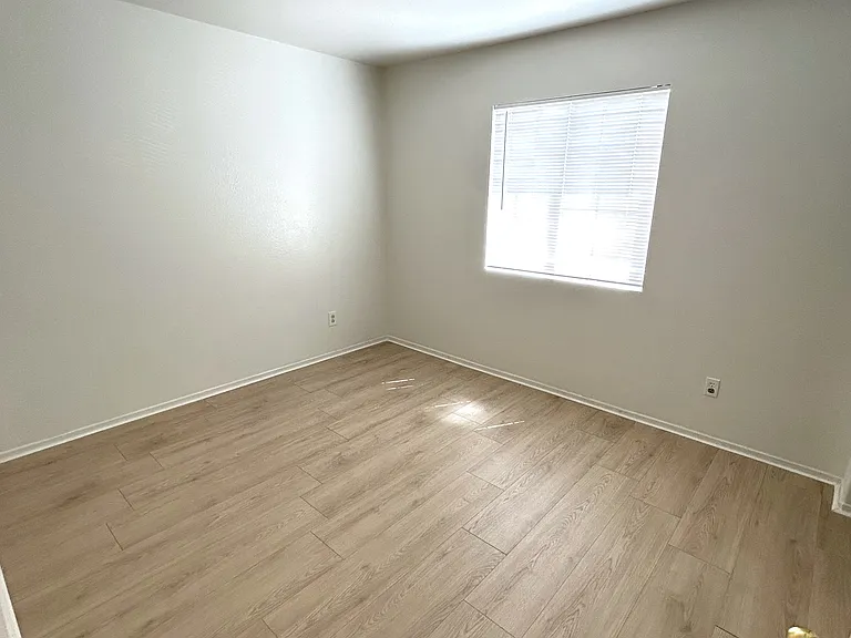 14998 Skipper Ln — Photo 2