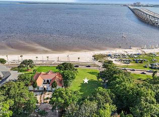 201 Front Beach Dr, Ocean Springs, MS 39564