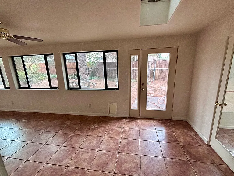 1322 E Five Star Blvd — Photo 6
