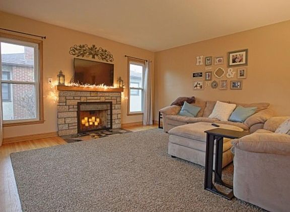 2nd image of 1001 Hyacinth Ave E