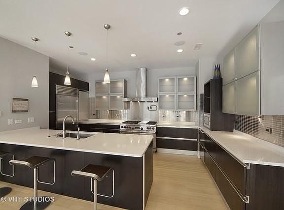 5th image of 1035 N Dearborn St Fl 20