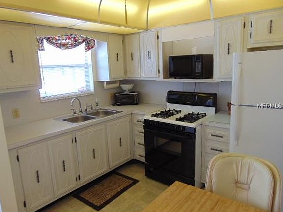 4th image of 5287 81st St N APT 17