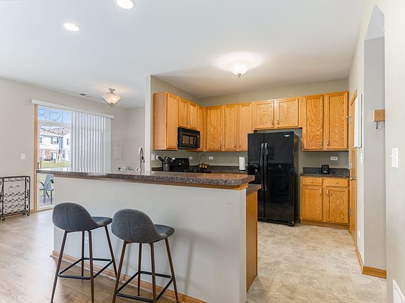 5th image of 472 Brookside Dr