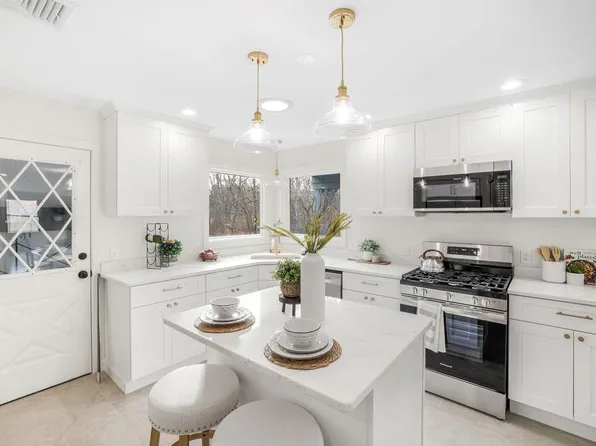 105 Galileo Ave, Providence, RI 02909