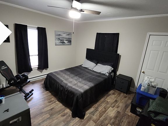 4th image of 44 Vine St Floor 2