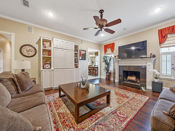 4th image of 3307 Oak Village Dr
