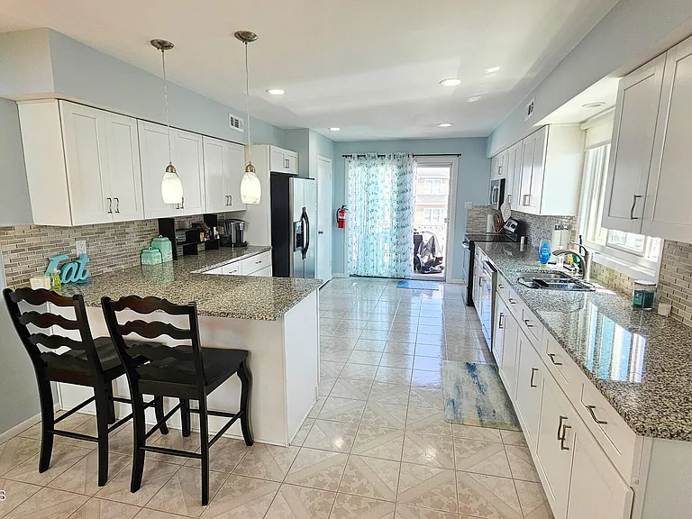 702 Newell Ave — Photo 8