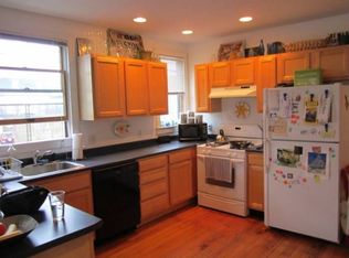 2 1/2 Pond Ave, Newport, RI 02840