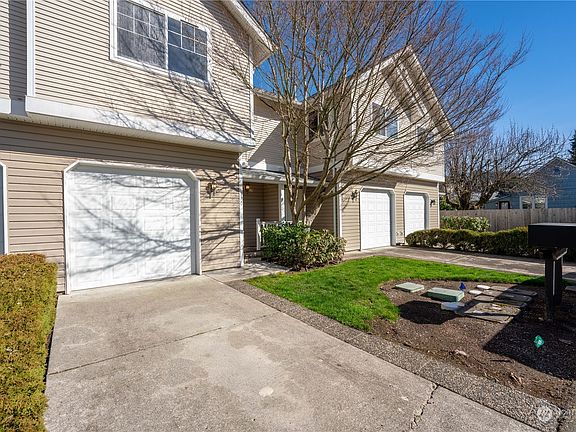 2nd image of 170 NW Alder Place #2