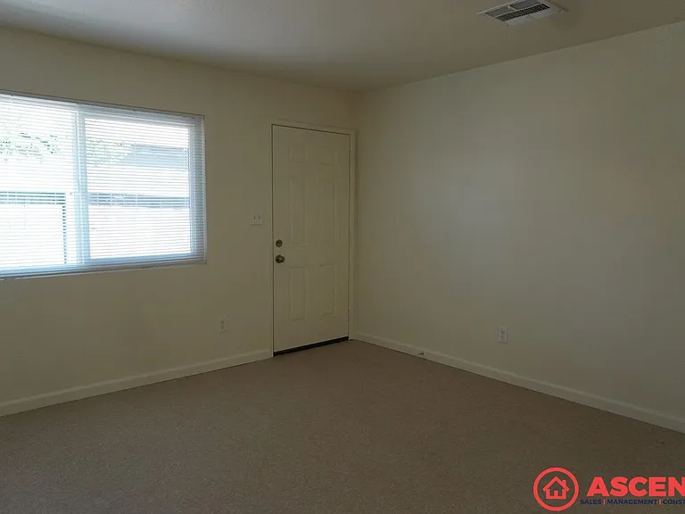 116 Woodrow Ave — Photo 2