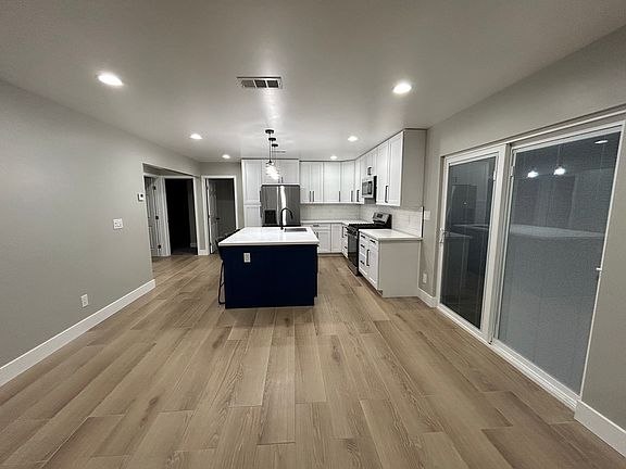 5th image of 1662 Republic St