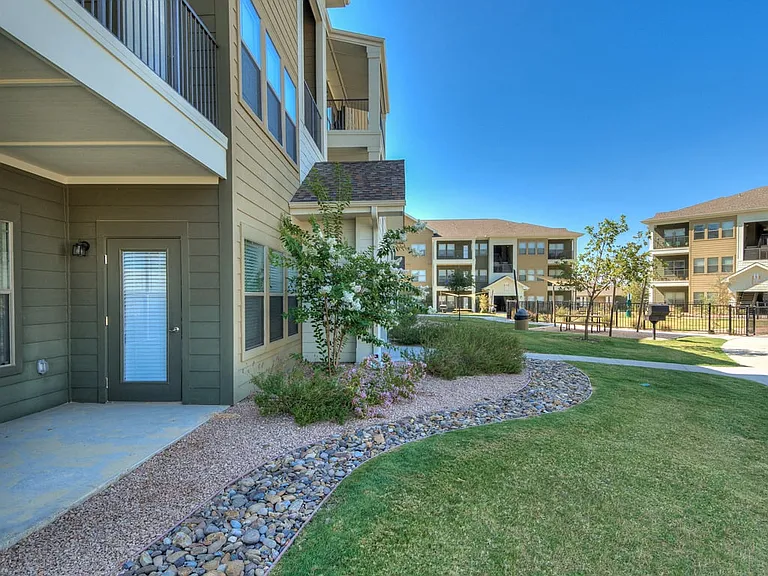 La Contessa Apartments — Photo 8