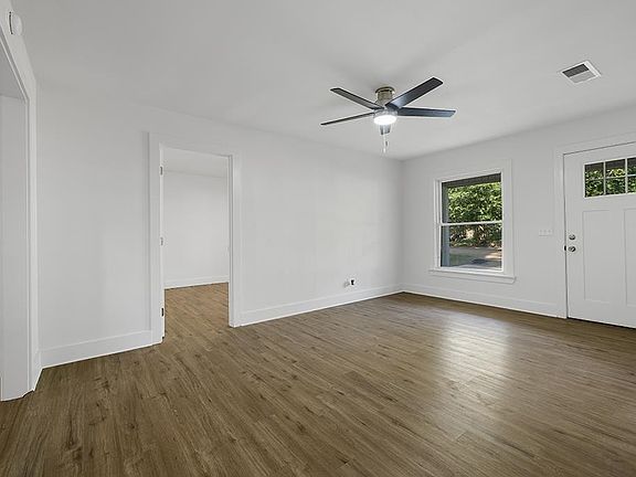 3rd image of 106 Pecan St