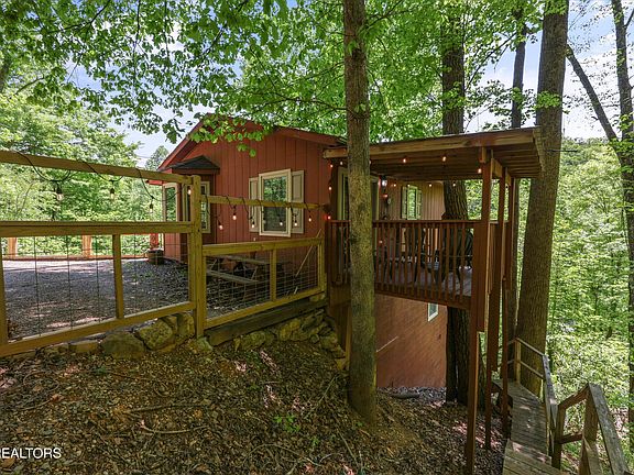 4th image of 375 Sugar Mountain Way