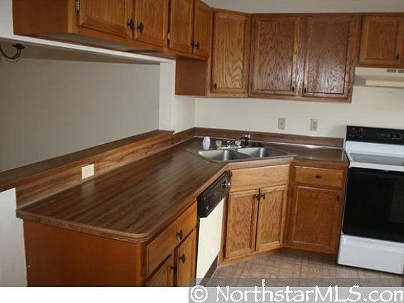 3rd image of 72 96th Ln NE