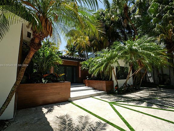 3rd image of 7530 Coquina Dr
