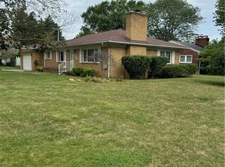 2837 Eastmoreland Dr, Oregon, OH 43616